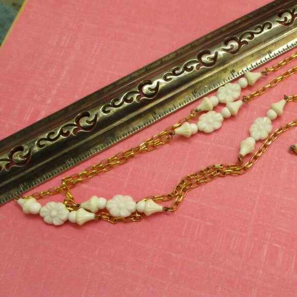 HOBE 53" Floral Milk Glass Gold Chain Convertible Necklace ~ VINTAGE Designer - Picture 13 of 14